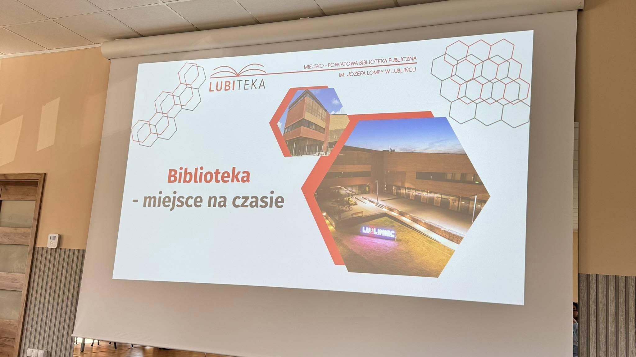 slajd: Biblioteka na czasie 