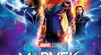 plakat Marvels z główną bohaterką stojącą na pierwszym planie w tle pozostałe postacie z filmu