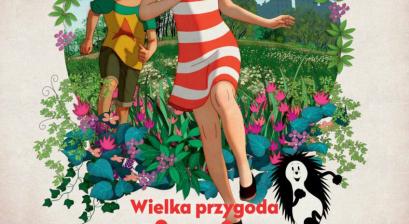 Plakat filmu WIELKA PRZYGODA NINY. Rudowłosa dziewczynka biegnąca przez park. Za nią biegnie chłopiec