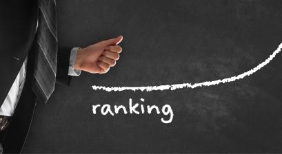 Biegnący mężczyzna i strzałka z napisem ranking 