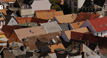 Baner - budynki domów jednorodzinnych, u góry z prawej napis CEEB GUNB, z logiem CEEB