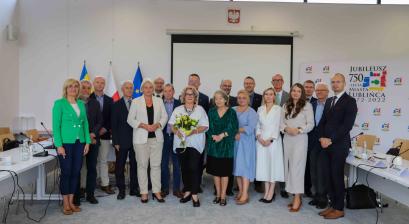 Zdjęcie radnych Rady Miejskiej oraz kierownictwa Urzędu Miejskiego 