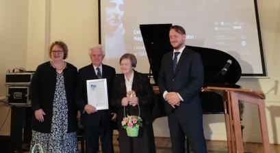 Państwo Bromerowie oraz członkowie Towarzystwa Edyty Stein 