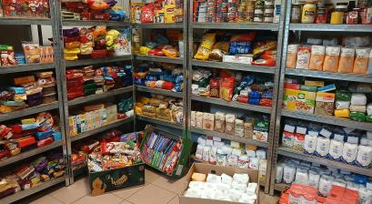 Regały z zebranymi produktami 