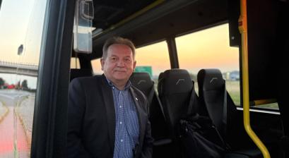 Burmistrz Edward Maniura w autobusie Komunikacji Lublinieckiej 
