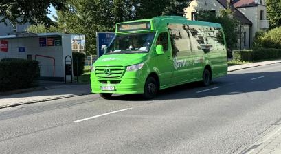 Zielony bus Komunikacji Lublinieckiej 