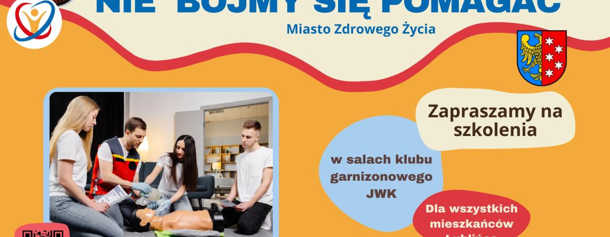 zdjęcie grupy osób pochylającej się nad fantomem do ćwiczeń pierwszej pomocy 