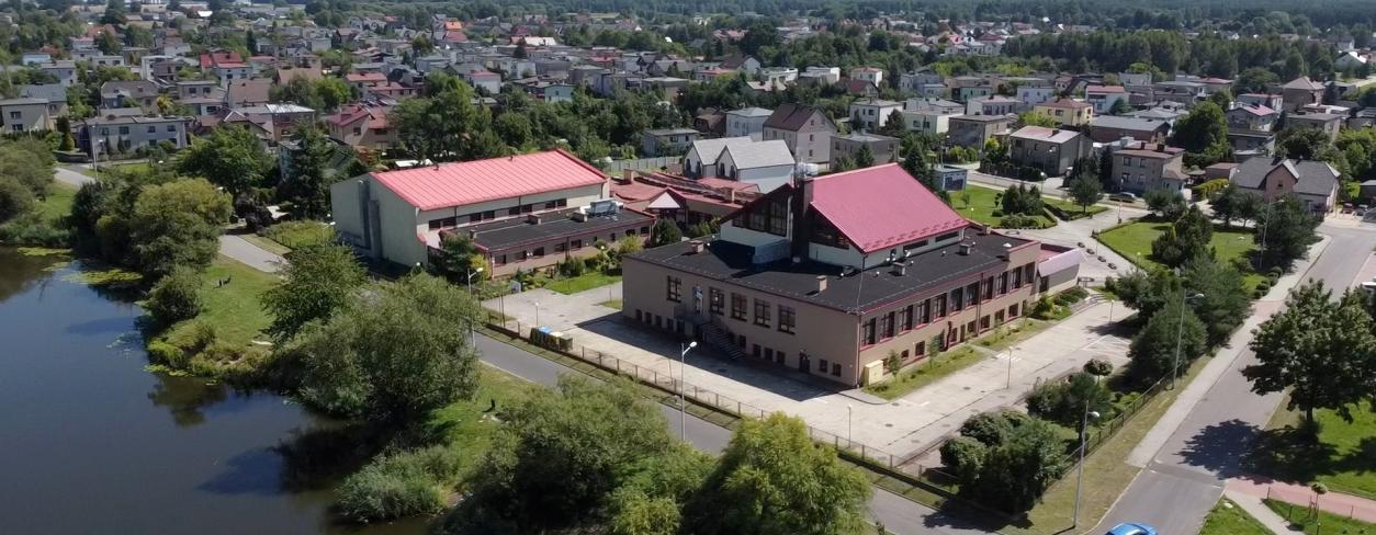 zdjęcie z drona szkoły podstawowej nr 2 przy  Droniowicka 45