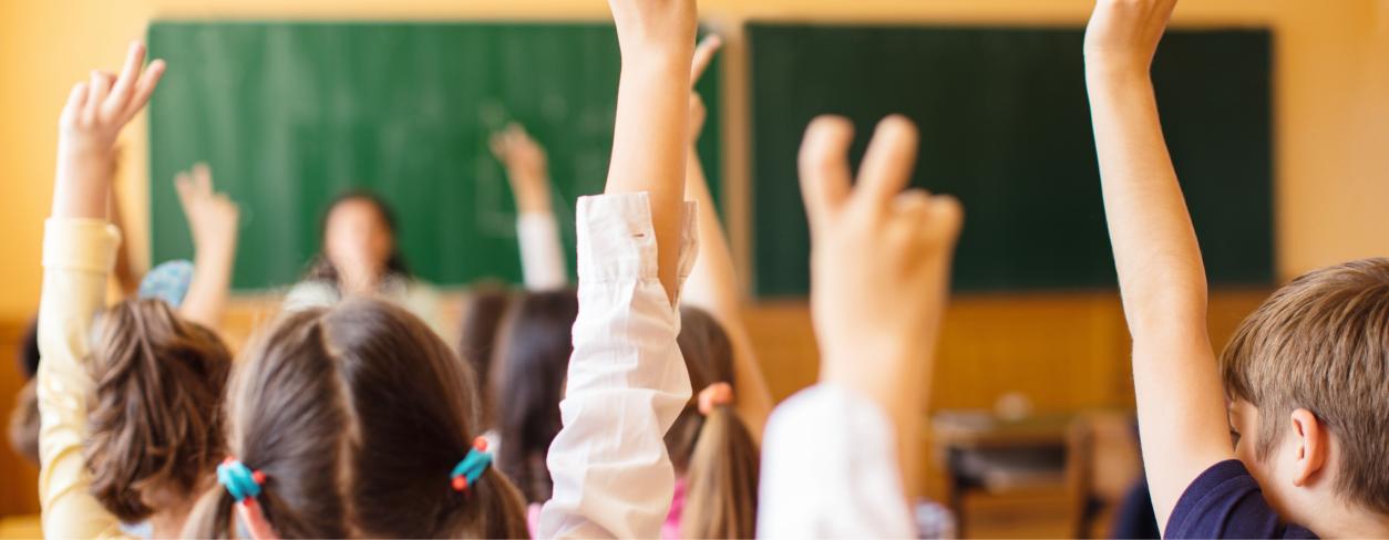 szkoła klasa z dziećmi 