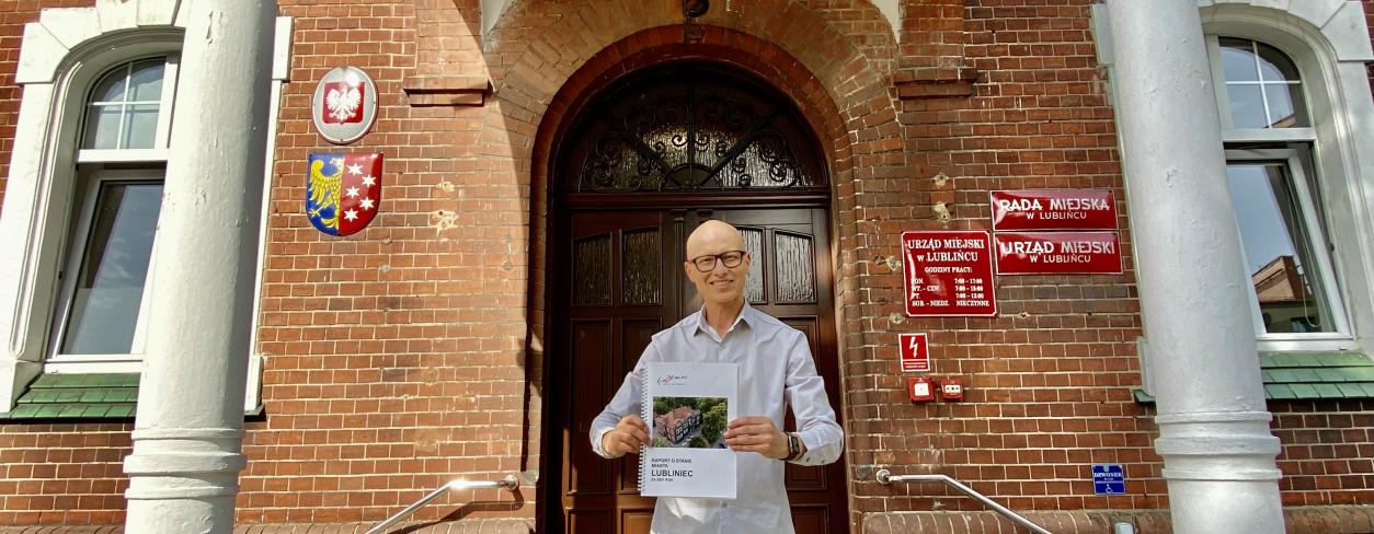 Przewodniczący Rady Miejskiej Gabriel Podpioł z Raportem o Stanie Miasta Lubliniec za 2021 r.