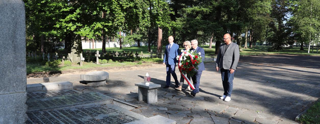 Na zdjęciu: sekretarz Lublińca Józef Korpak, skarbnik miasta Rafał Jureczko, wiceprzewodnicząca Rady Miejskiej Iwona Janic oraz radny Rady Miejskiej Adam Richter
