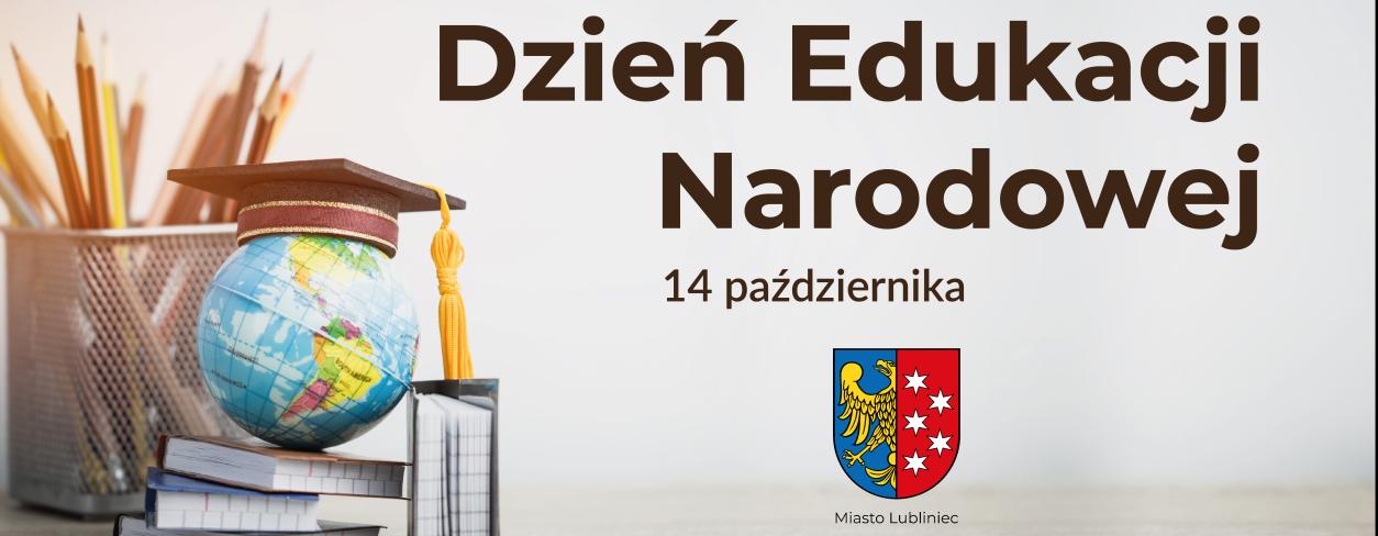 Dzień Edukacji Narodowej 14 pzdziernika zdjęcie Biret absolwenta założony na globus który stoi na książkach za nimi kubek z ołówkami