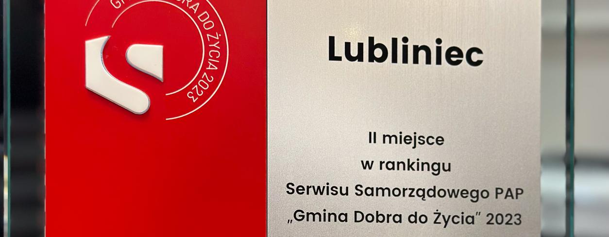 statuetka dla 2 miejsca w rankigdu gmin dobrych do życia 2023 dla Lublińca za zajęcie 2 miejsca