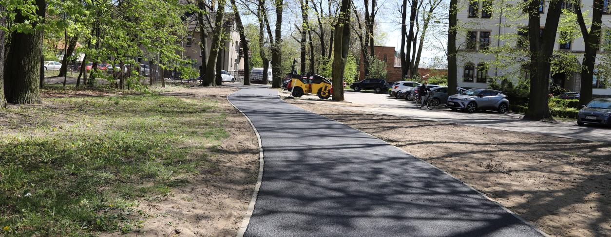 Droga rowerowa pomiędzy ul. Sobieskiego a ul. Sądową. 