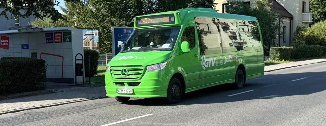 Zielony bus Komunikacji Lublinieckiej 
