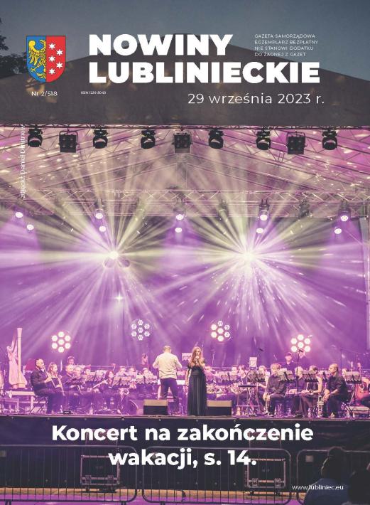 okładka Nowin Lublinieckich wyd 29 września 2023 r. na okładce zdjęcie Daniela Dmitriewa z koncertu na zakończenie wakacji orkiestra miejska na scenie pna Bulwarze Grotowskiego rozświetlona fioletowym światłem 