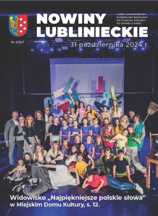 zdjęcia grupowe po spektaklu teatralno muzycznym dzieci z sekcji MDK p.t. Słowa Polskie na deskach sceny w Miejskim Domu Kultury
