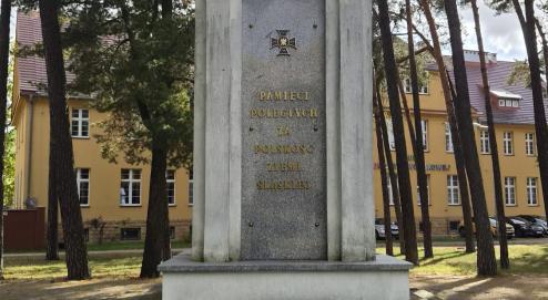 Zdjęcie-  Pomnik na Placu im. Pawła Golasia