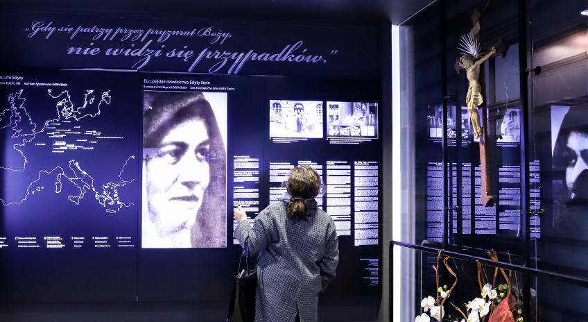 Muzeum Pro Memoria Edith Stein sala wystawiennicza ze stałą ekspozycją 