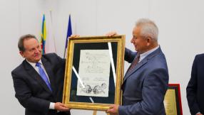 wręczniee nagrody rzemieślnik roku panu Janowi Kampie