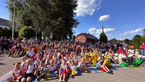 Jubileusz przedszkola miejskiego nr 4 Steblusia - zdjęcie grupowe