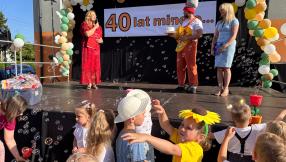 Jubileusz przedszkola miejskiego nr 4 Steblusia - zdjęcie grupowe