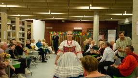 pokaz mody folklorystycznej- Noc bibliotek "Folk na tak"